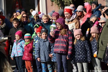 Kamnik so obiskali koranti iz Zamušanov pri Ptuju in v mestno jedro privabili nepregledno množico, željno ogleda tradicionalne pustne šege (54)